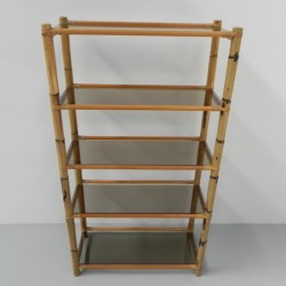 Image 1 of Vitrinekast van bamboe met 5 legplanken van gerookt glas