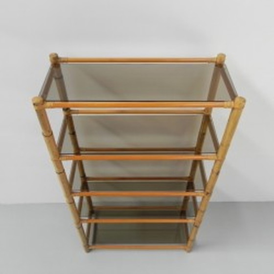 Image 1 of Vitrinekast van bamboe met 5 legplanken van gerookt glas