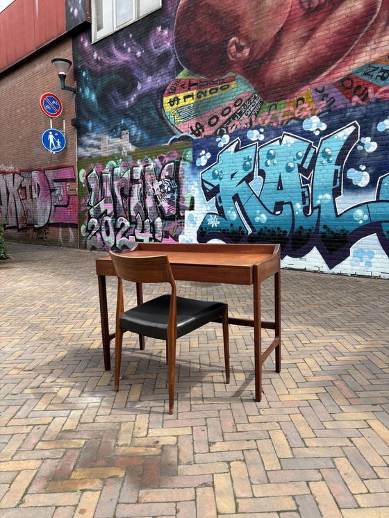 Image 1 of Vintage Deens Design Teakhouten Kaptafel Bureau/Desk