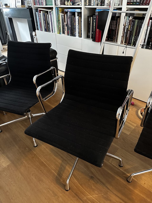 4x Vitra EA 108 Eames stoelen