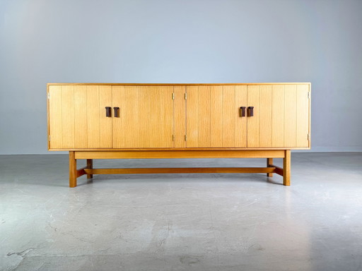 Mid Century dressoir Kp Møbler Kurt Ostervig eik