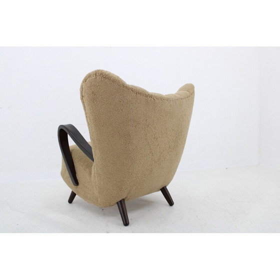 Image 1 of Vintage gevleugelde fauteuil in Boucle stof, Tsjecho-Slowakije 1940