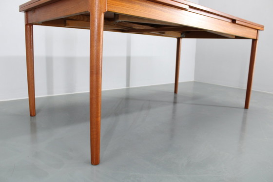 Image 1 of 1960S Kai Winding grote uitschuifbare teakhouten eettafel model 16, Denemarken