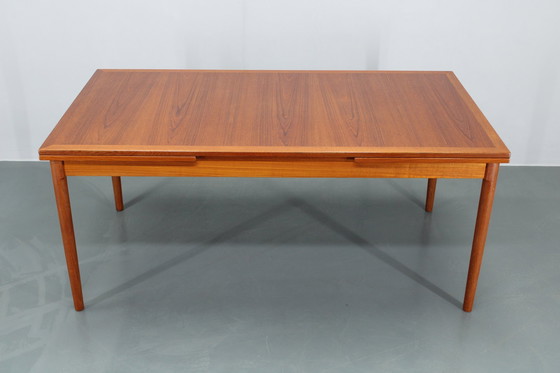 Image 1 of 1960S Kai Winding grote uitschuifbare teakhouten eettafel model 16, Denemarken