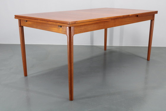 Image 1 of 1960S Kai Winding grote uitschuifbare teakhouten eettafel model 16, Denemarken