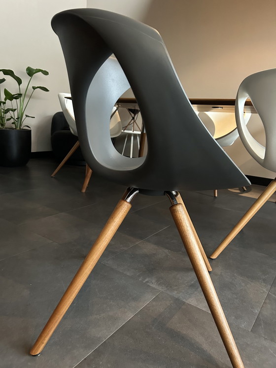 Image 1 of 6 ‘Tonon’ Design Eetkamerstoelen Wit En Antraciet