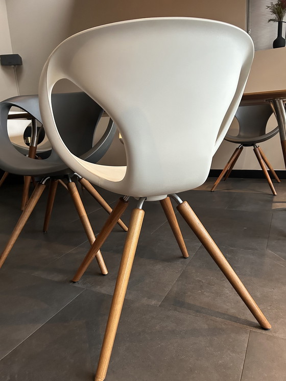 Image 1 of 6 ‘Tonon’ Design Eetkamerstoelen Wit En Antraciet