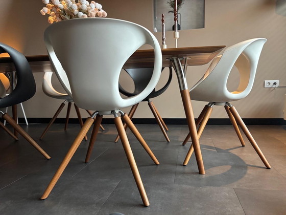 Image 1 of 6 ‘Tonon’ Design Eetkamerstoelen Wit En Antraciet