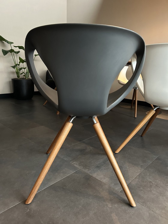 Image 1 of 6 ‘Tonon’ Design Eetkamerstoelen Wit En Antraciet