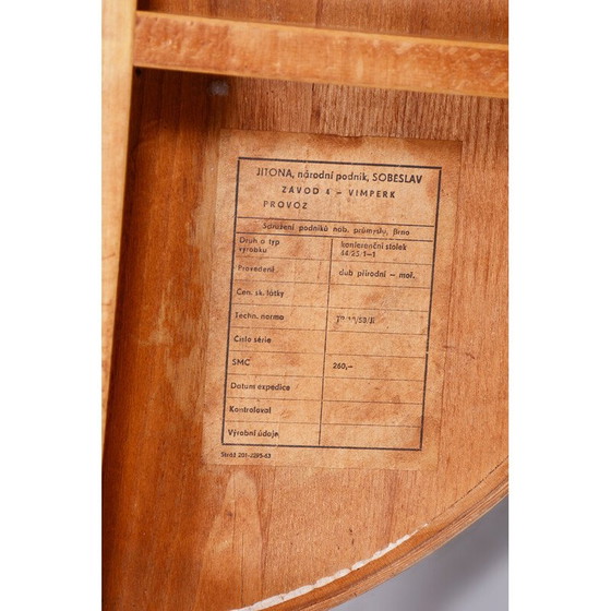 Image 1 of Mid-century ronde eikenhouten en glazen salontafel van Jitona Sobeslav, Tsjechië 1950