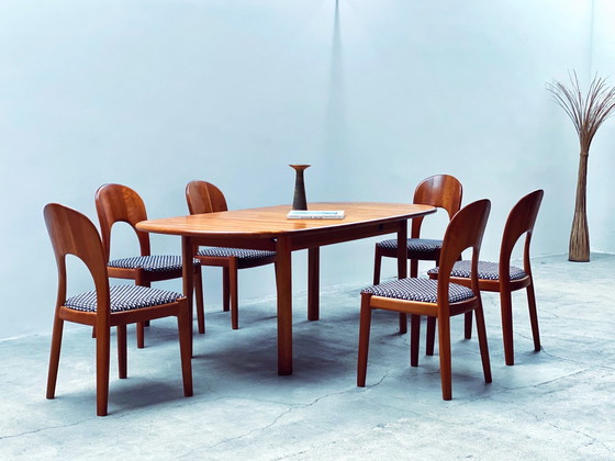 Image 1 of Jon Mortensen voor Koefoed Hornslet eettafel uitschuifbaar & 6 stoelen teakhout Denemarken 1970