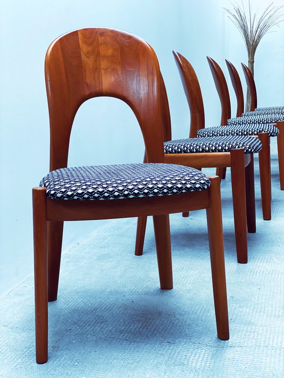 Image 1 of Jon Mortensen voor Koefoed Hornslet eettafel uitschuifbaar & 6 stoelen teakhout Denemarken 1970