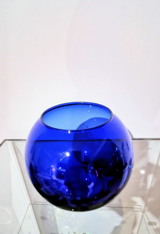 Image 1 of Andries Copier Cobalt blauwe bolvaas