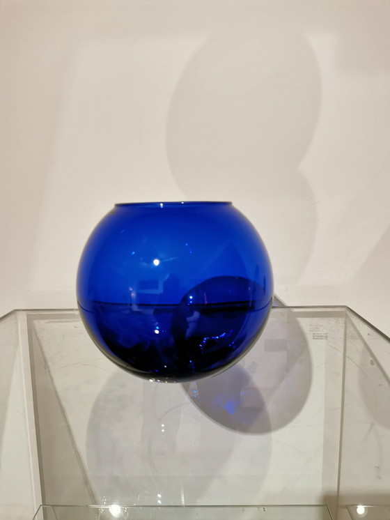 Image 1 of Andries Copier Cobalt blauwe bolvaas