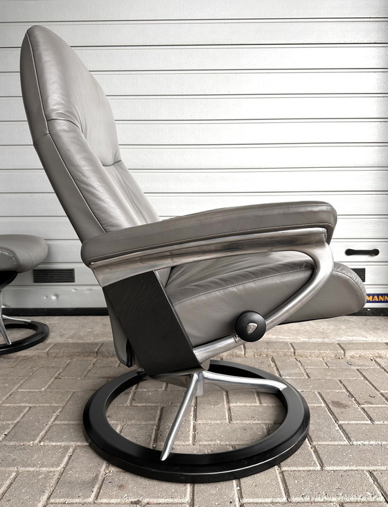 Image 1 of Stressless Consul Met Hocker