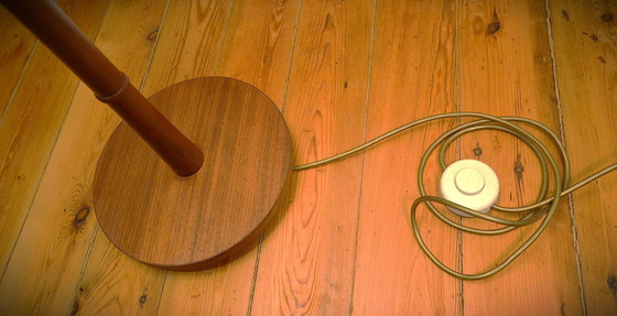 Image 1 of Deense moderne teakhouten vloerlamp jaren 60