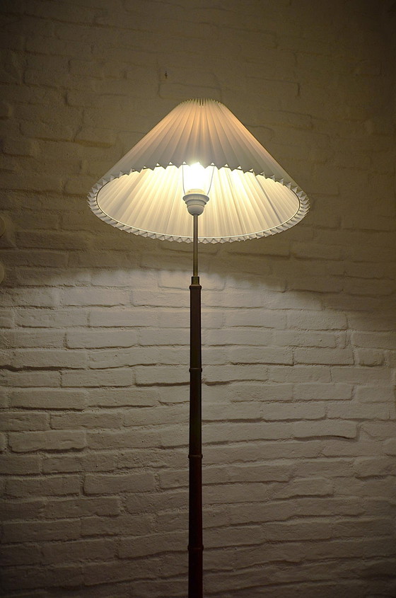 Image 1 of Deense moderne teakhouten vloerlamp jaren 60