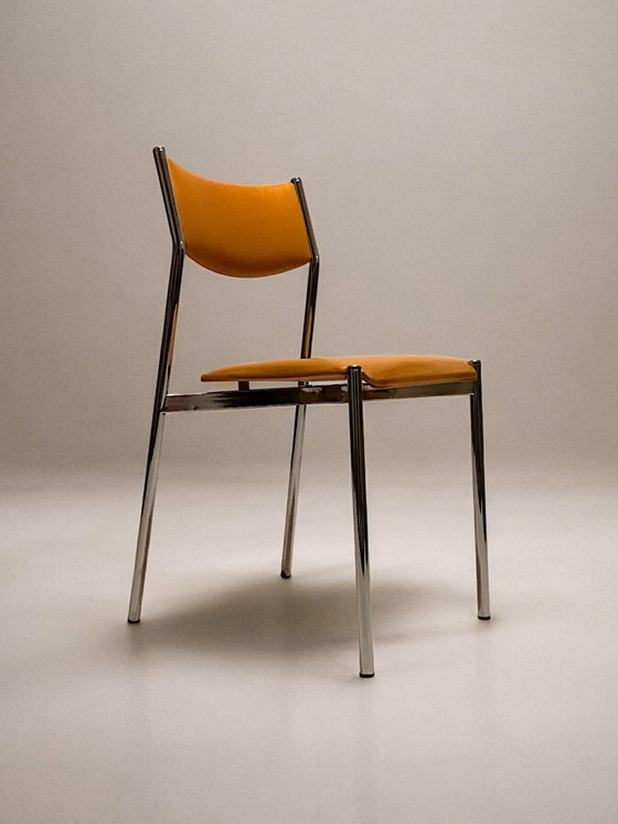 Image 1 of C. 1970 - Suite De Quatre Chaises En Skaï Jaune Et Chrome - (Suite van vier stoelen in Skaï geel en chroom)