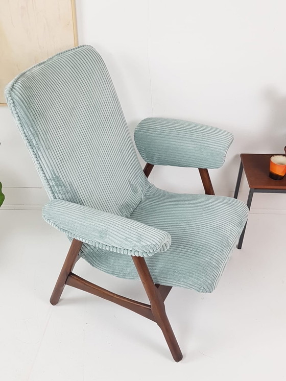 Image 1 of Vintage Fauteuil Nieuw Gestoffeerd Lichtblauw