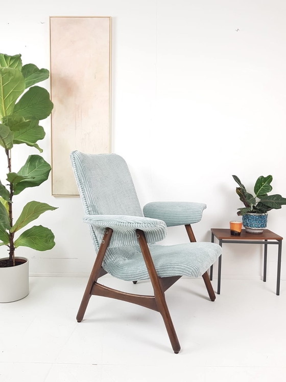 Image 1 of Vintage Fauteuil Nieuw Gestoffeerd Lichtblauw