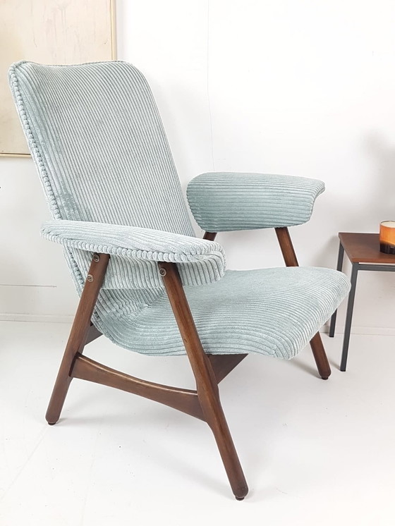 Image 1 of Vintage Fauteuil Nieuw Gestoffeerd Lichtblauw