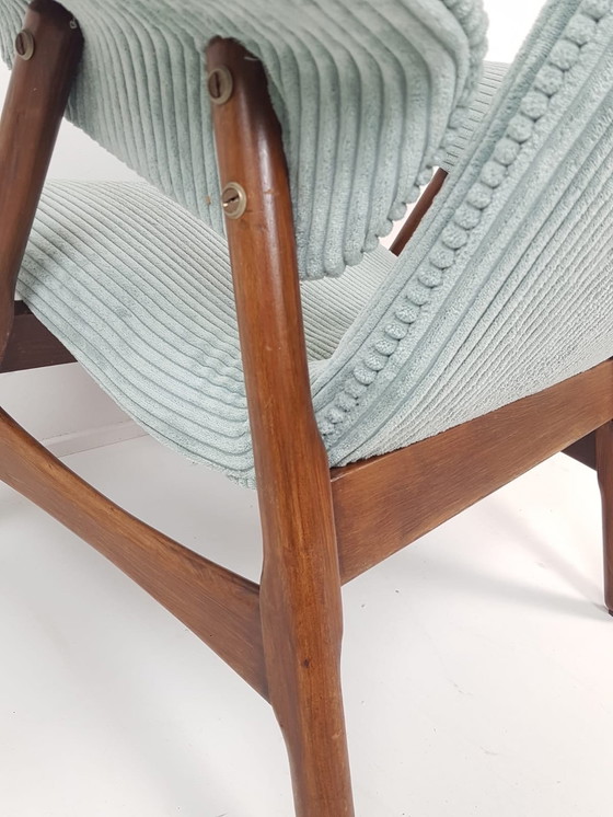 Image 1 of Vintage Fauteuil Nieuw Gestoffeerd Lichtblauw