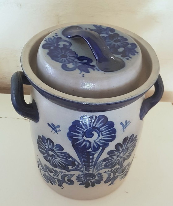 Image 1 of Vintage handbeschilderde zuurkool en augurk container met deksel