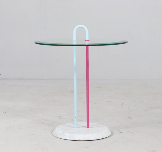 Image 1 of  Vico Magistretti. Voor Cattelan, bijzettafel/koffietafel, marmer, model: Othello, Italië, jaren 1980