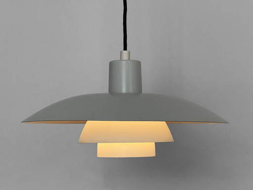 Witte hanglamp Ph 4/3 van Poul Henningsen voor Louis Poulsen. Denemarken 1980