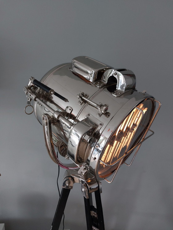 Image 1 of Eichholtz Atlantic Industriële Driepoot Theaterlamp