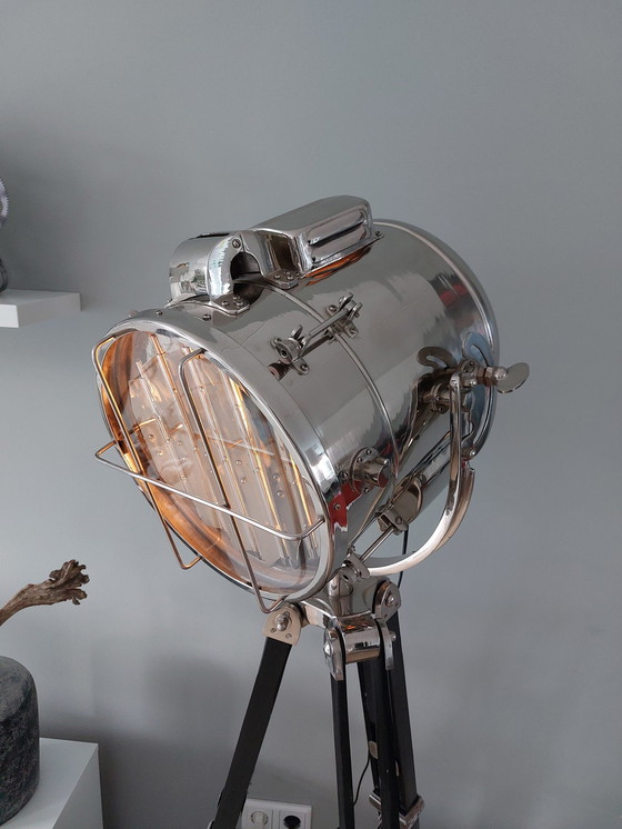 Image 1 of Eichholtz Atlantic Industriële Driepoot Theaterlamp