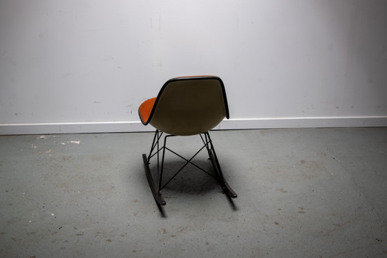 Image 1 of Eames Schommelstoel Ontworpen door Charles en Ray Eames gemaakt door Herman Miller