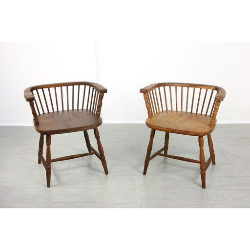 Paar vintage walnoten Winsdor fauteuils met lage rugleuning