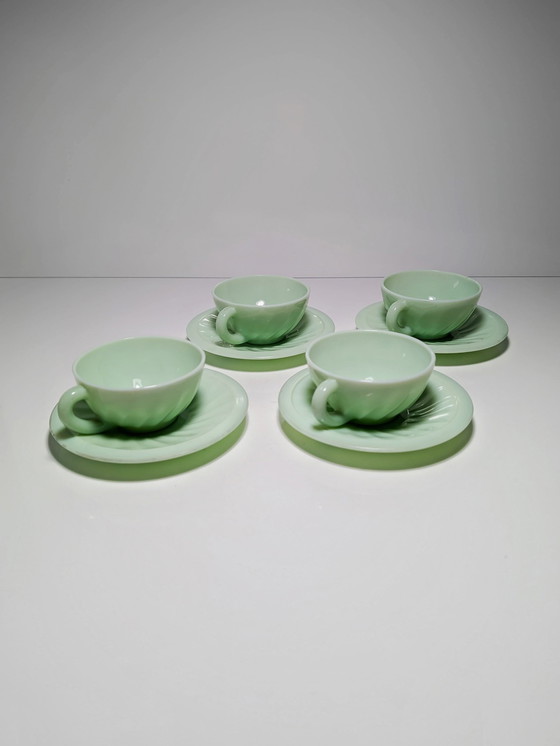 Image 1 of Vintage Franse kopjes Opaline Mintgroen Opaalglas Jadeiet jaren 50 Frankrijk Swirl