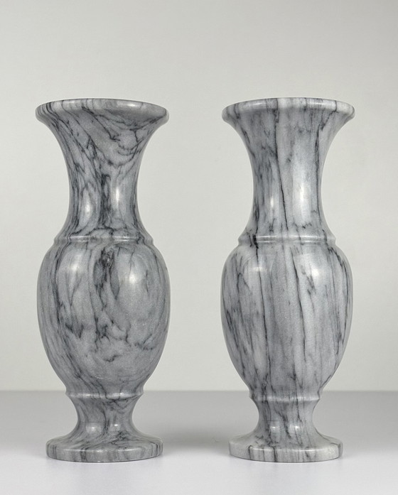 Image 1 of 2 X Vintage Grijze Carrara Marmeren Gedraaide Vazen Set 