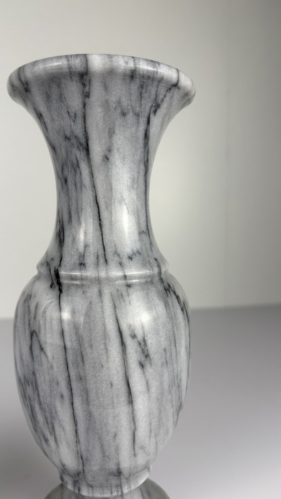 Image 1 of 2 X Vintage Grijze Carrara Marmeren Gedraaide Vazen Set 