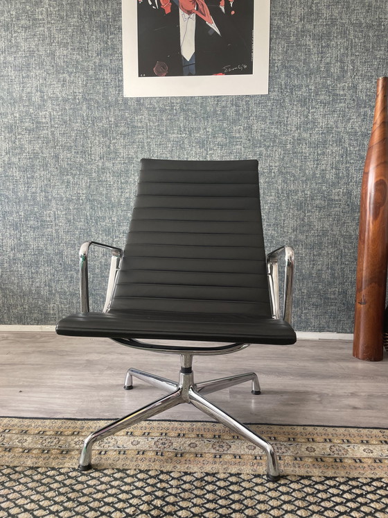 Image 1 of Vitra EA 115 Lederen fauteuil ontwerp van Eames, jaren 1990