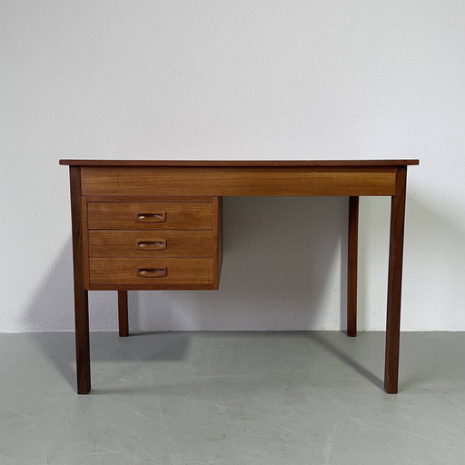 Deens bureau in teak