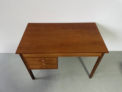 Deens bureau in teak