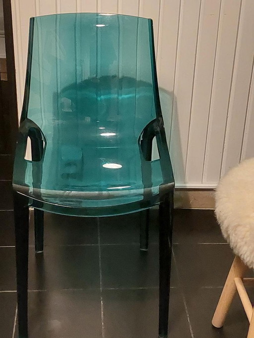 2 x Kartell stoelen blauw