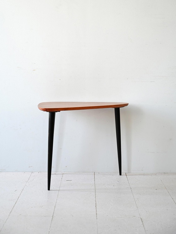 Image 1 of Scandinavische tafel met zwarte poten
