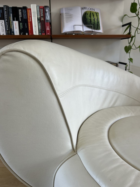 Image 1 of 2x Witte schelpvormige loungestoelen