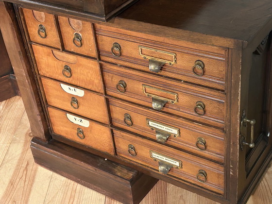 Image 1 of Unieke Engelse Vintage Bureau Met Uitdraaiende Ladenblokken