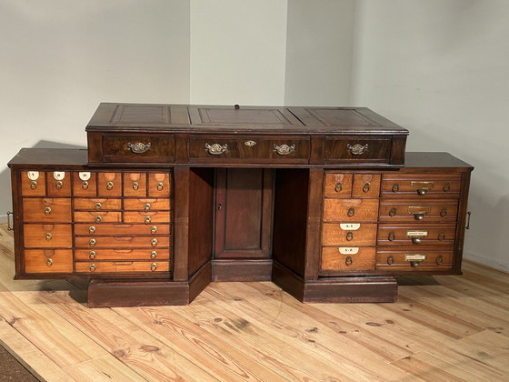 Image 1 of Unieke Engelse Vintage Bureau Met Uitdraaiende Ladenblokken