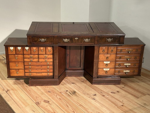 Unieke Engelse Vintage Bureau Met Uitdraaiende Ladenblokken