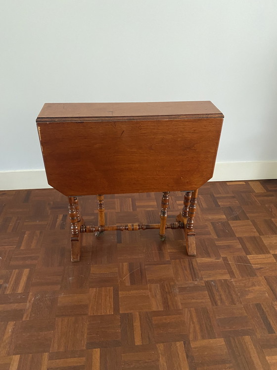 Image 1 of Vintage engels mahonie hangoortafeltje