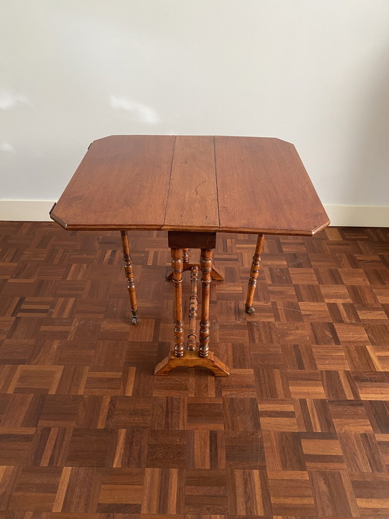 Image 1 of Vintage engels mahonie hangoortafeltje