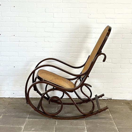 Image 1 of Vintage Thonet-stijl Schommelstoel bruin – Iconisch Design