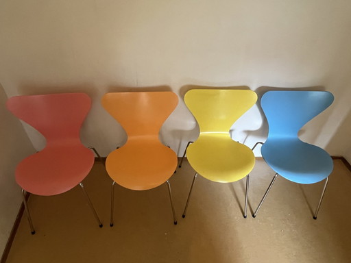 8 X Fritz Hansen Vlinderstoel In 8 Kleuren