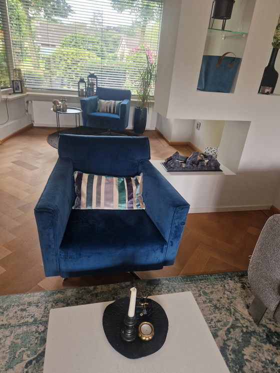 Image 1 of 2x Piet Klerkx fluwelen blauwe fauteuils